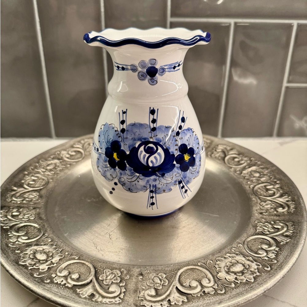 Vintage Fina Deruta Vase